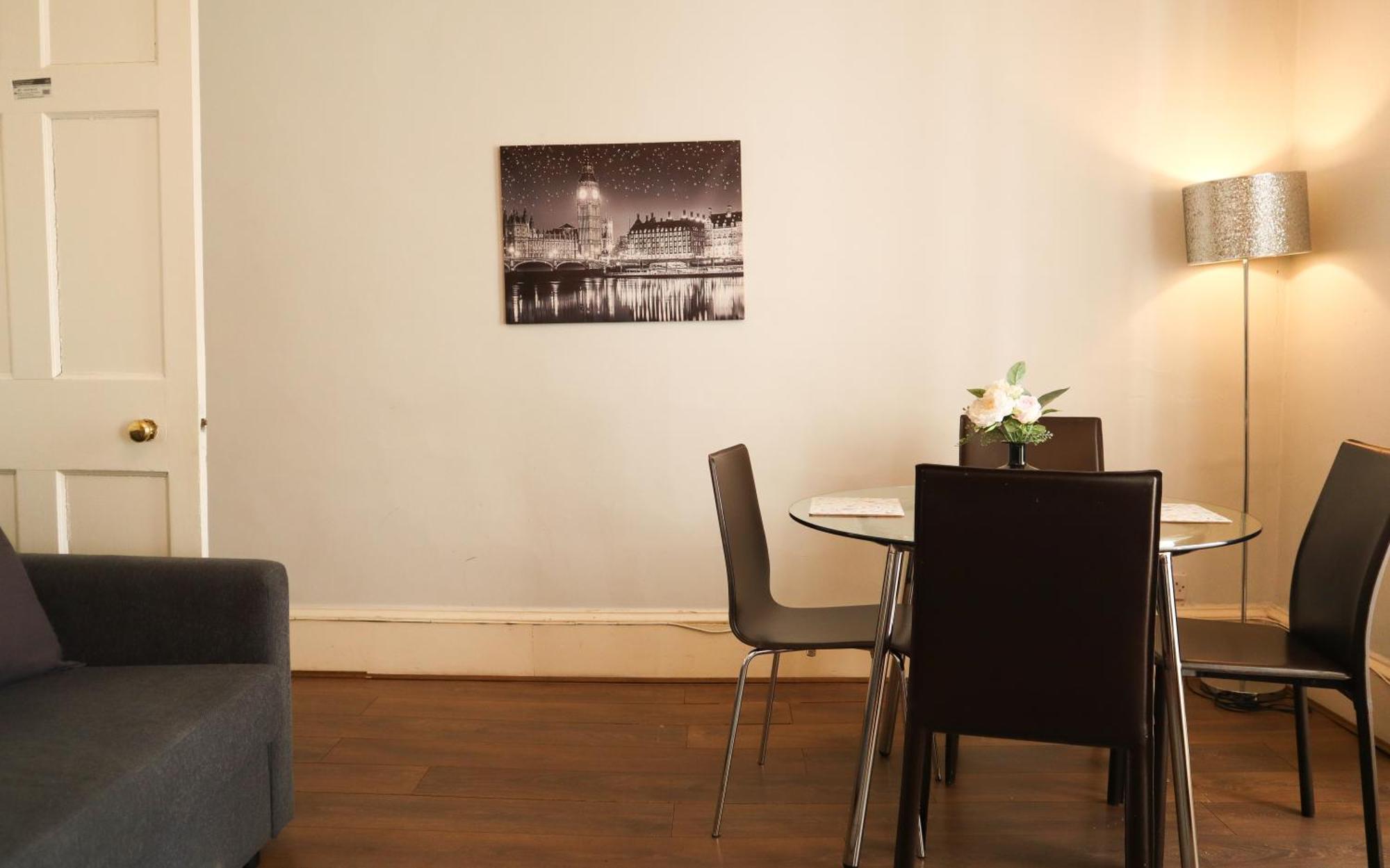 1 Bedrooms Flat In Haymarket, Heart Of Flat Sleeps 4 , Apartamento